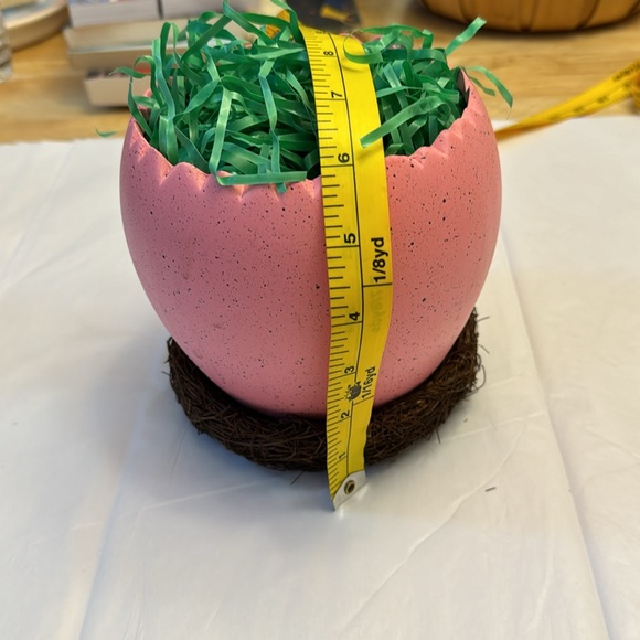 COPY - Ceramic egg planter/Decor tiny chip top color in w crayon etc overall ex… - Picture 3 of 9